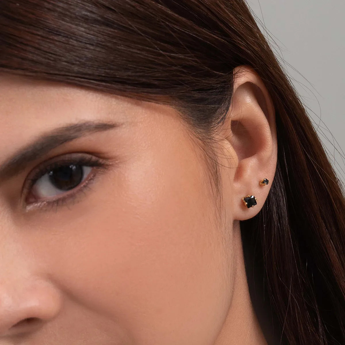 Aretes Topo Circon Cuadrado NEGRO